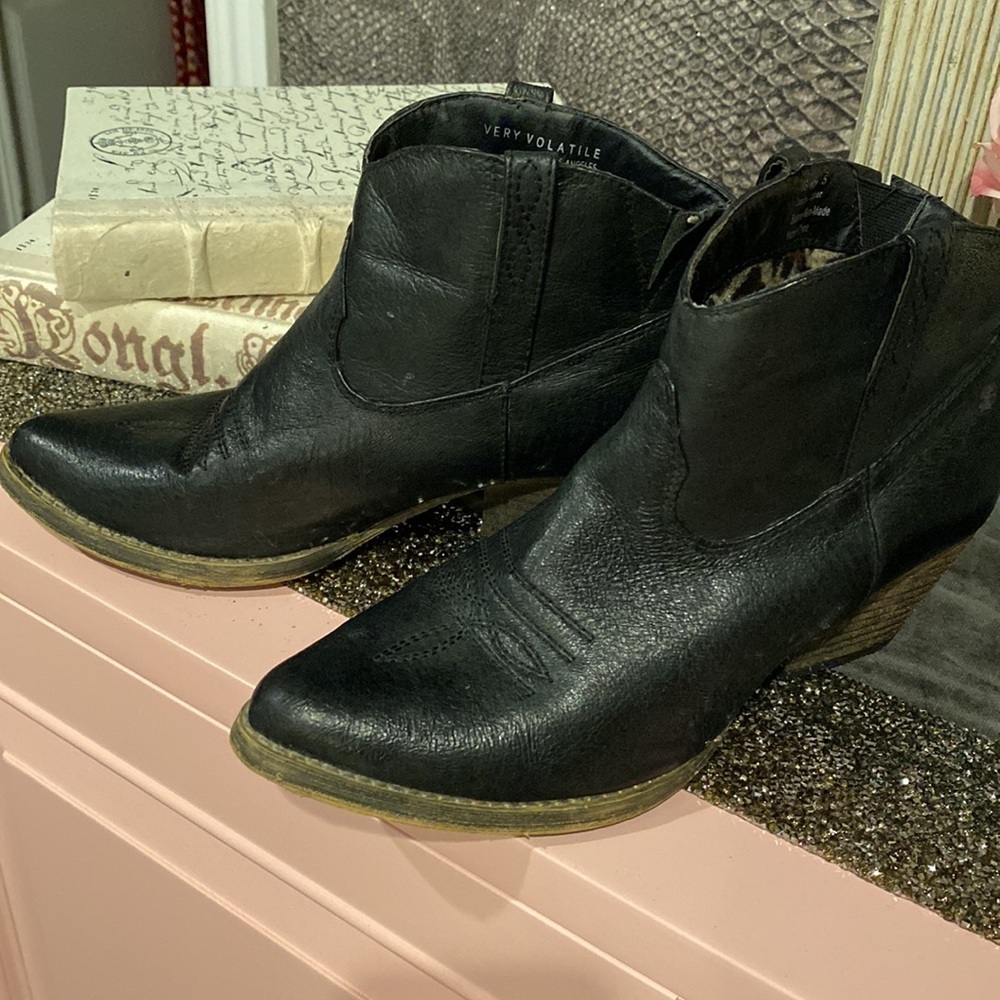 Very Volatile Leather Booties Size 6.5